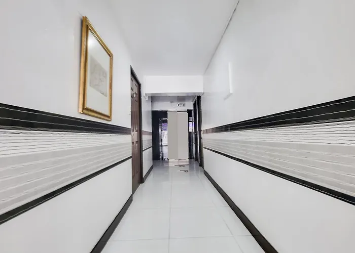 Hotel Oyo 894 Cosmo P Campa Manila