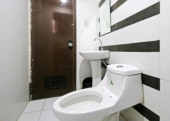 Oyo 894 Cosmo P Campa Hotel
